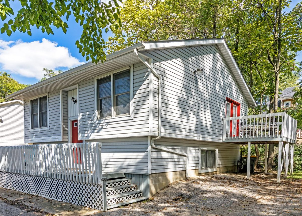 716 e 11th #B exterior 01 2400