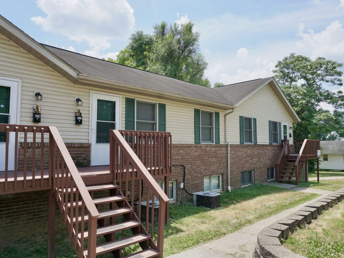 820 E Hillside